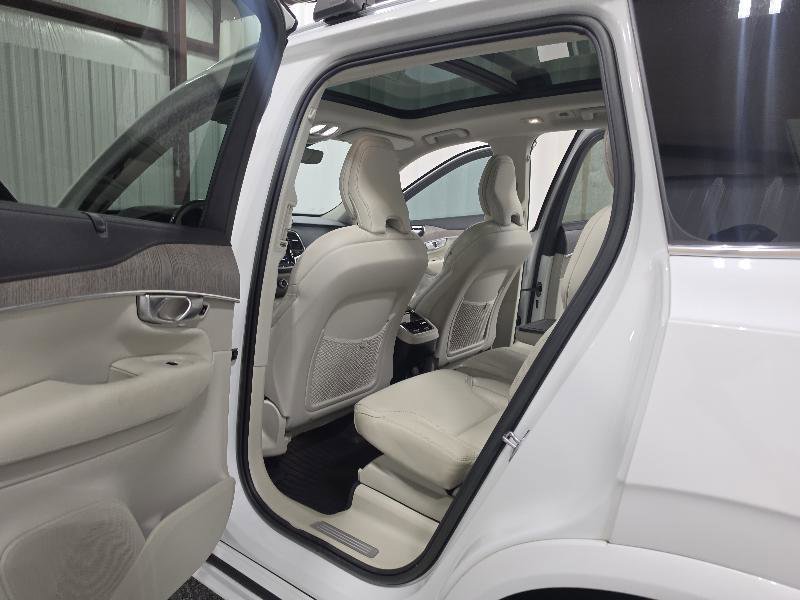 Used 2023 Volvo XC90 B6 Ultimate w/ Protection Package Premier AWD/4WD image 14