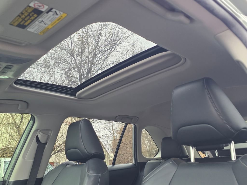 Used 2019 Toyota RAV4 XLE Premium image 13