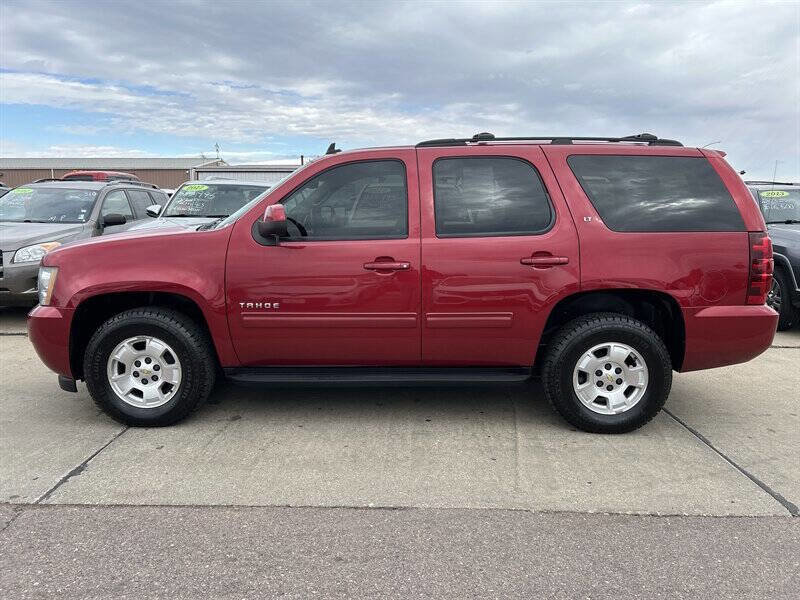 Used 2014 Chevrolet Tahoe LT w/ Luxury Package AWD/4WD image 3