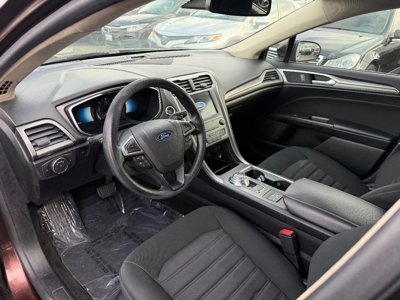 Used 2019 Ford Fusion SE FWD image 11