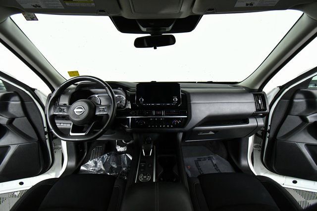 Used 2024 Nissan Pathfinder SV image 18