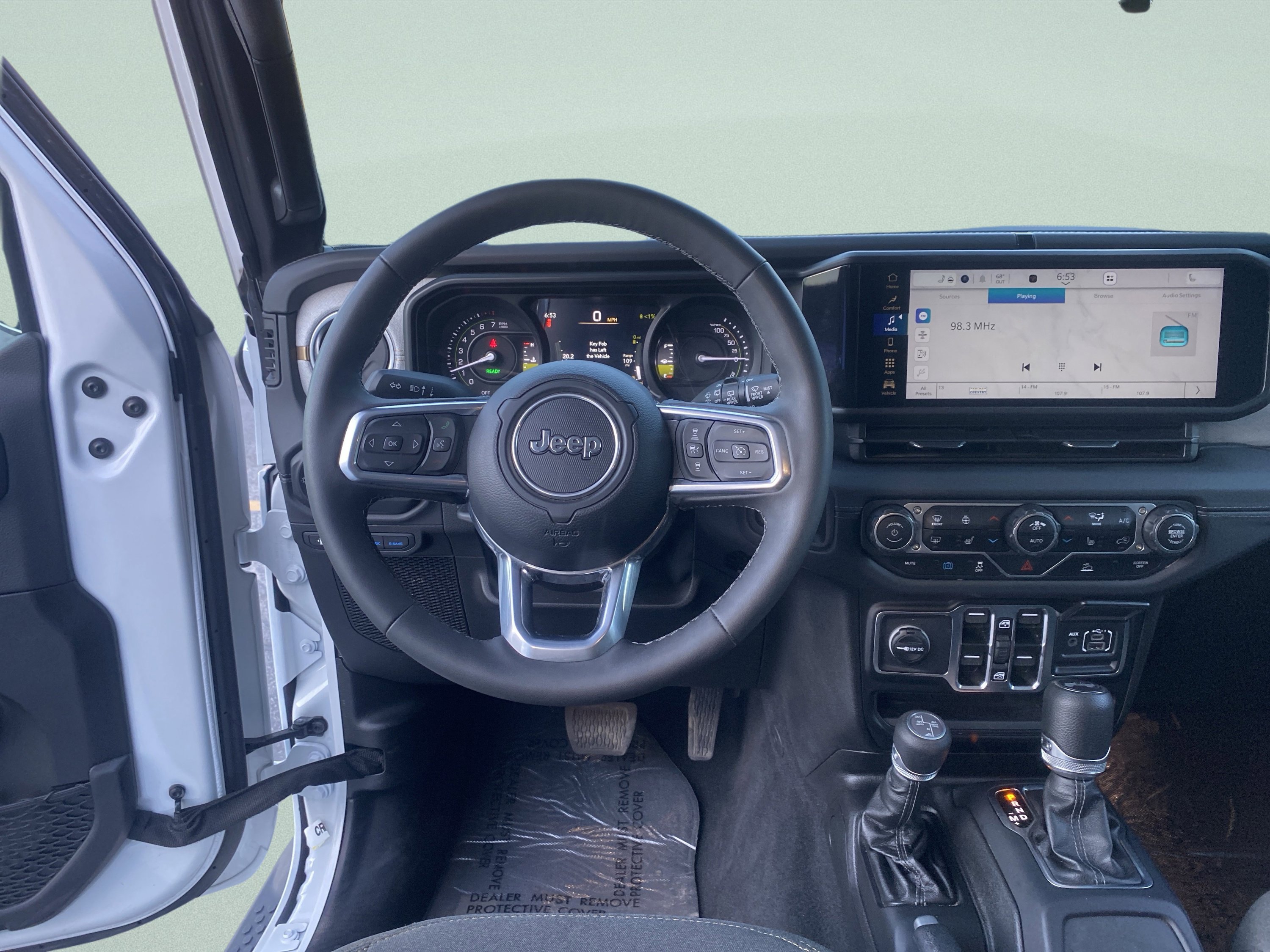 Used 2025 Jeep Wrangler Sahara image 17