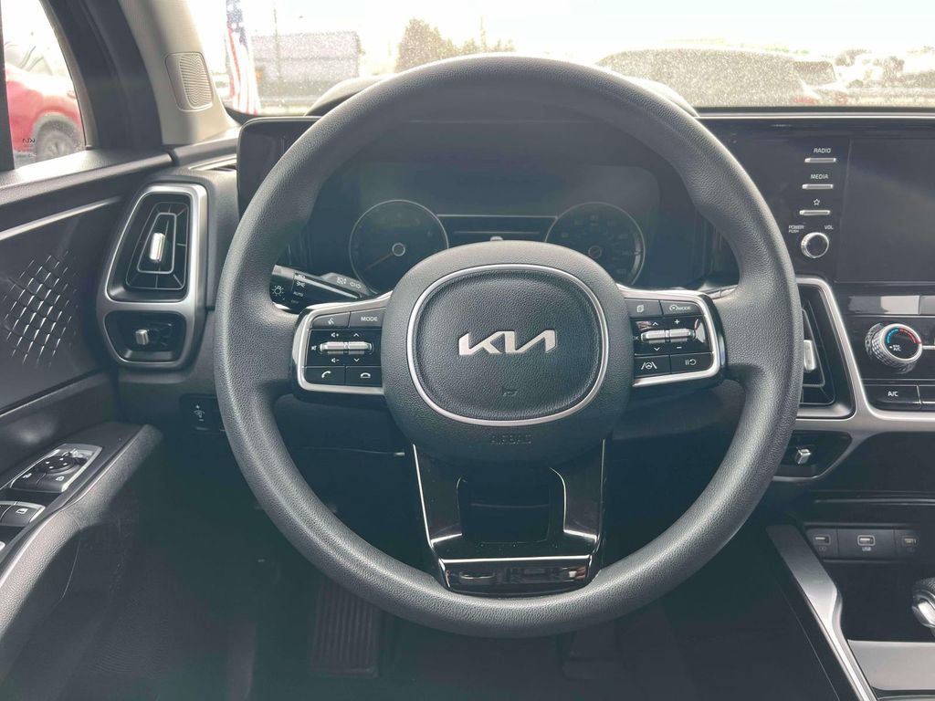 Used 2023 Kia Sorento LX image 13
