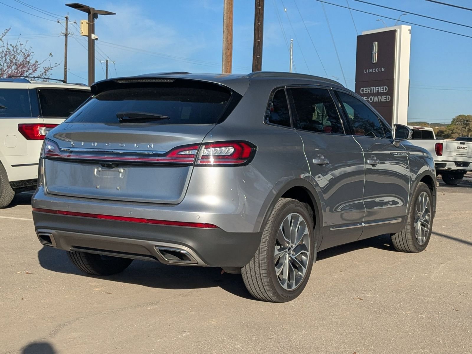 Used 2023 Lincoln Nautilus Reserve image 3