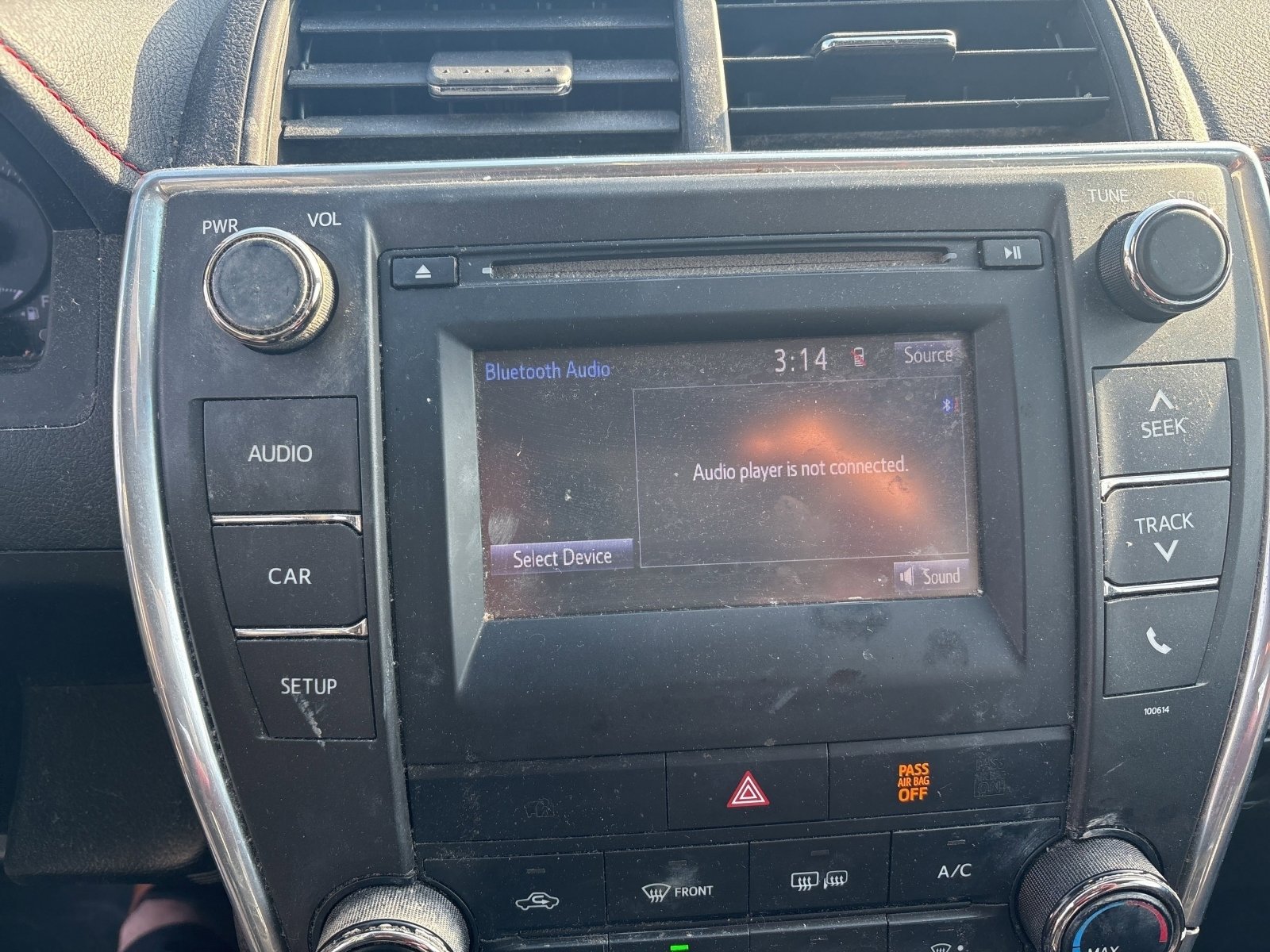 Used 2017 Toyota Camry SE image 2