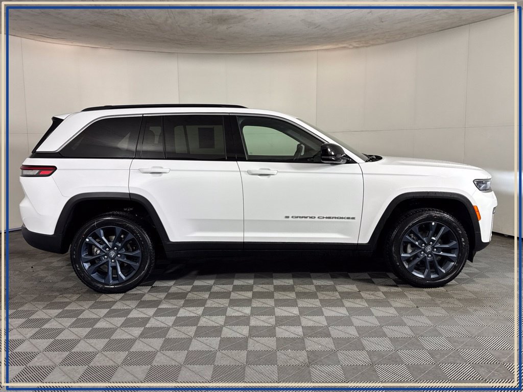 Used 2026 Jeep Grand Cherokee Limited AWD/4WD image 7