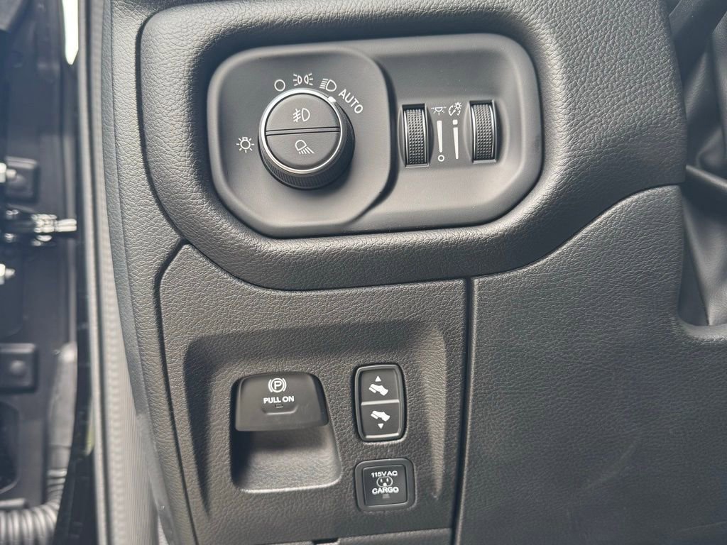 New 2026 RAM 1500 4x4 Crew Cab image 27