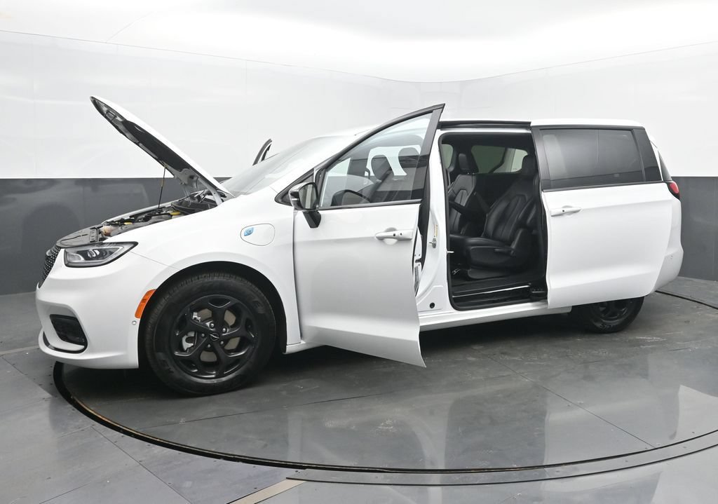 Used 2024 Chrysler Pacifica Limited FWD image 60