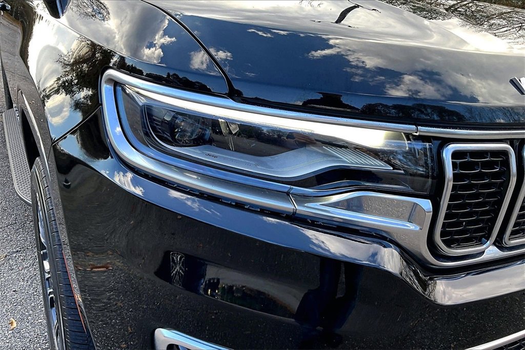 Used 2022 Jeep Wagoneer Series III w/ Flexible Seating Group image 27