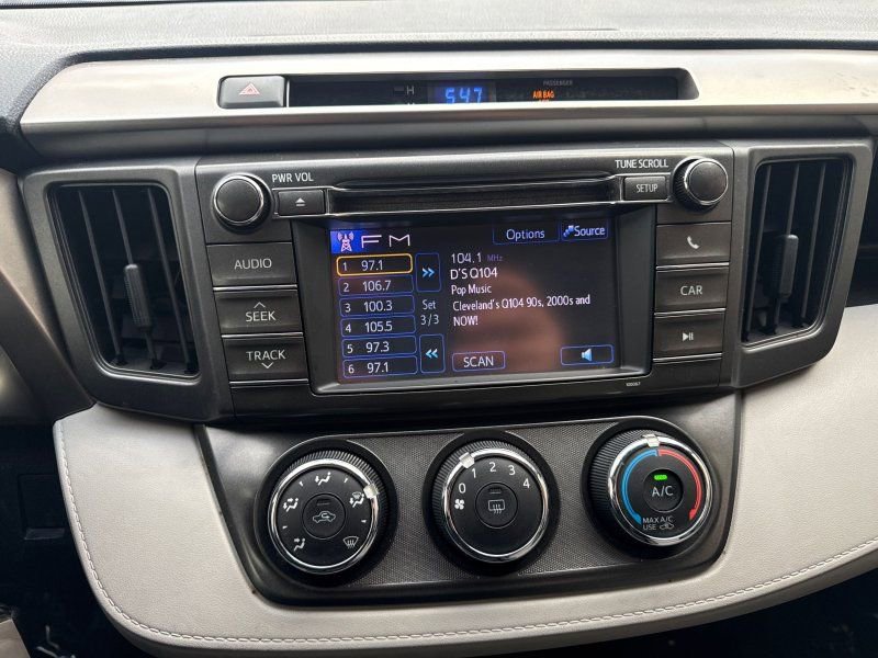 Used 2013 Toyota RAV4 LE image 21