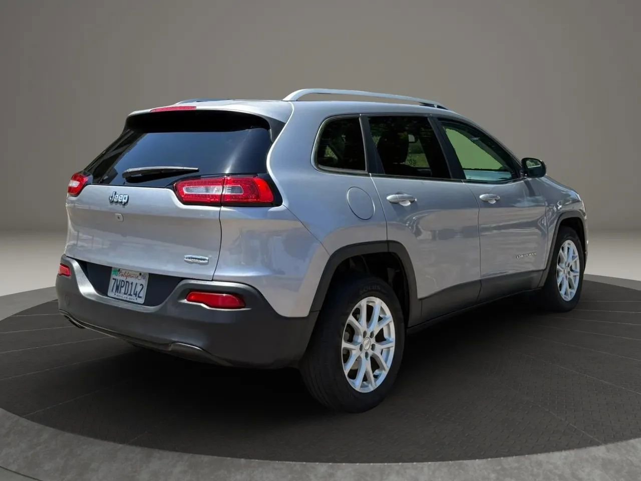 Used 2017 Jeep Cherokee Latitude FWD image 6