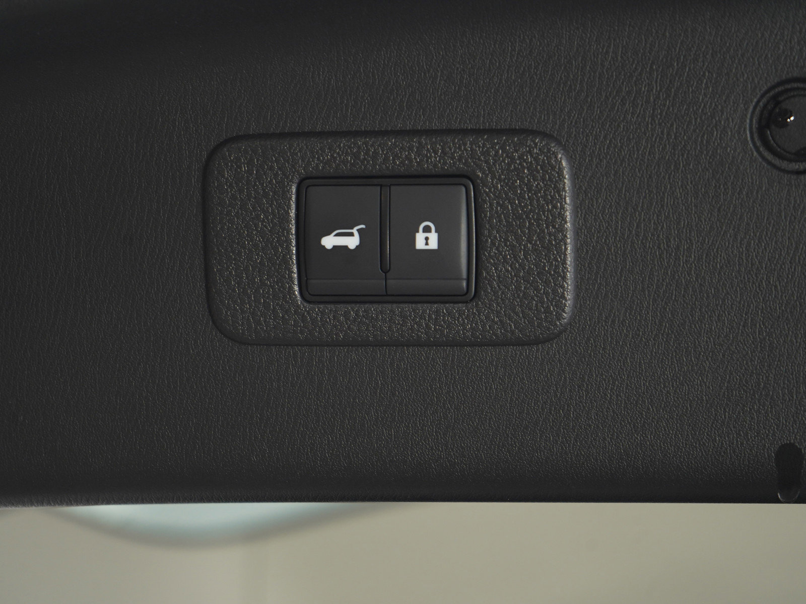 Used 2024 Nissan Armada SL image 11