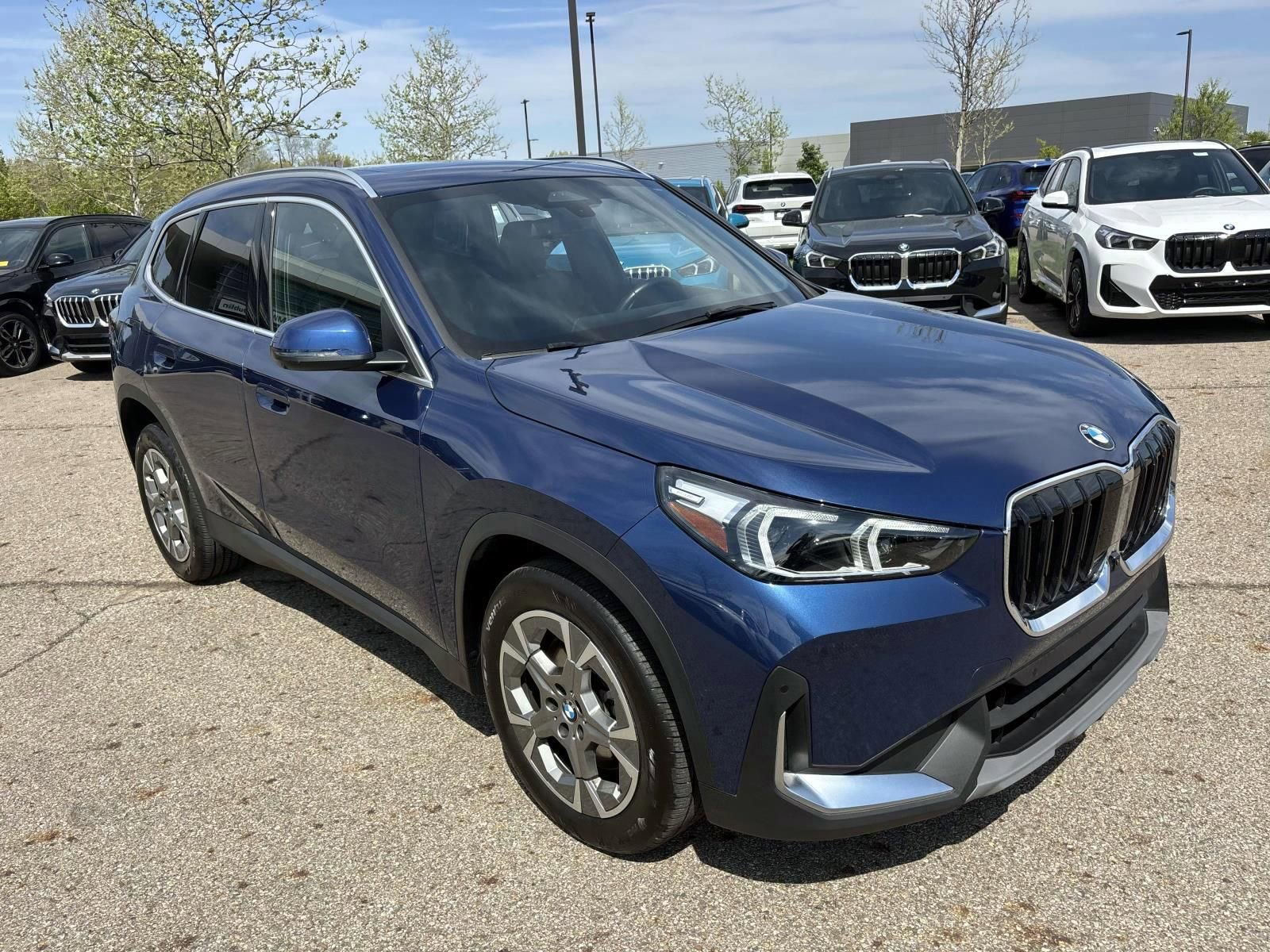 Used 2023 BMW X1 xDrive28i AWD/4WD image 3