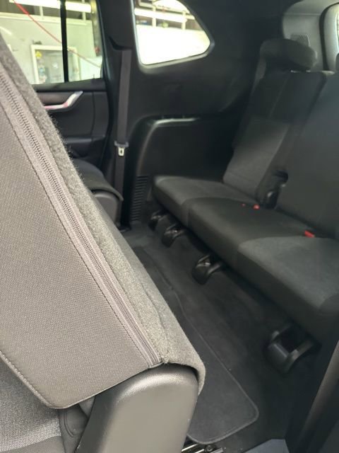 Used 2025 GMC Acadia Elevation image 42