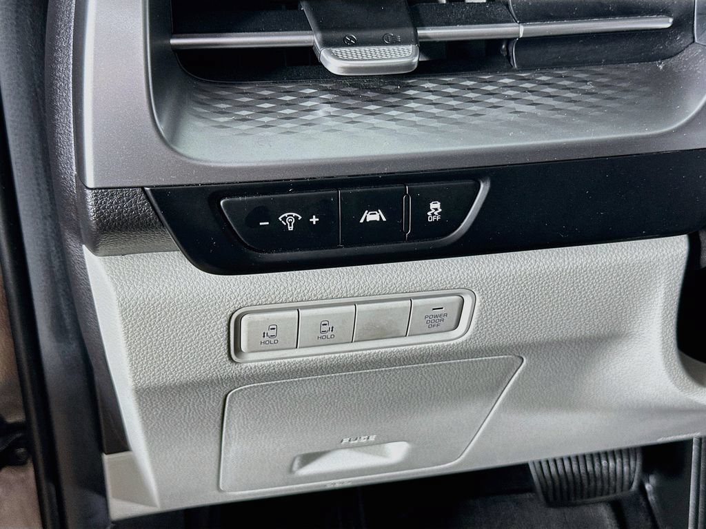 Certified 2024 Kia Carnival LX FWD image 22