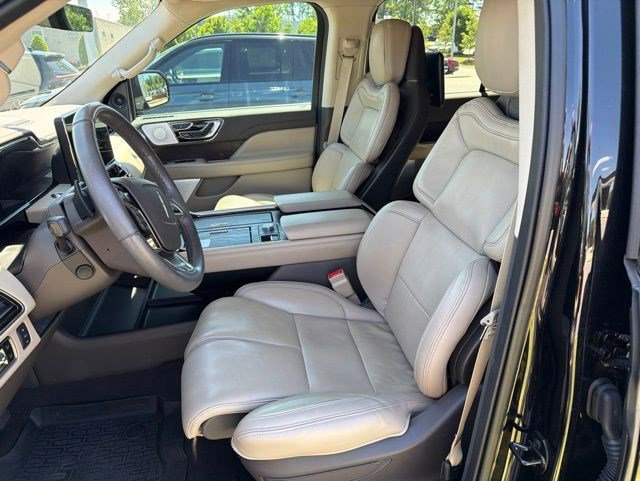 Used 2023 Lincoln Navigator Reserve AWD/4WD image 12