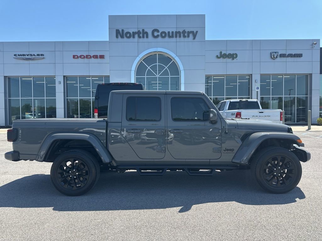 Used 2022 Jeep Gladiator Overland AWD/4WD image 1