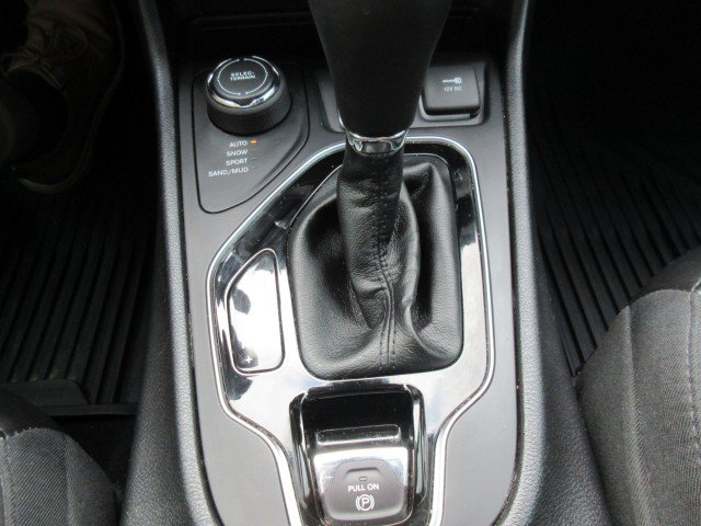 Used 2019 Jeep Cherokee Overland w/ Technology Group AWD/4WD image 29