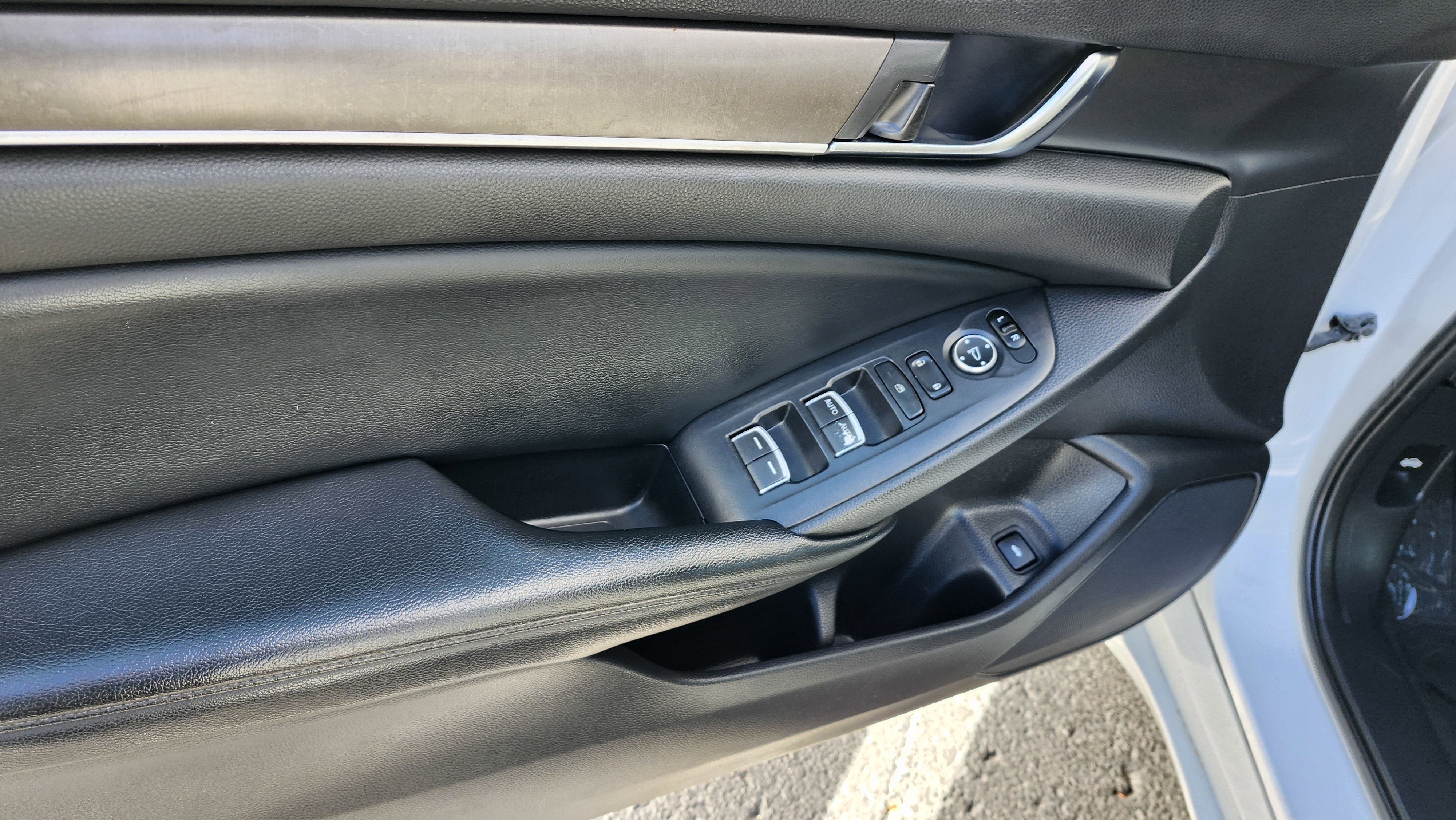 Used 2018 Honda Accord LX image 17