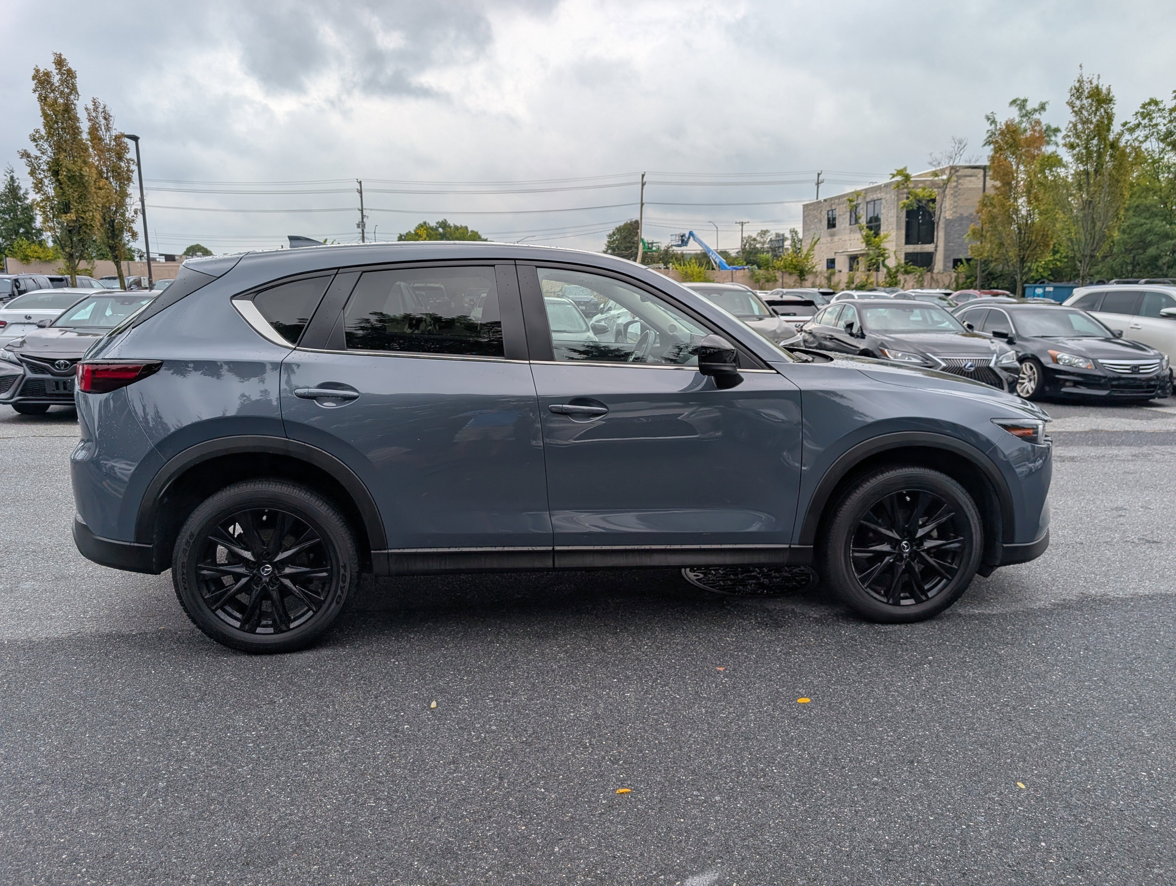 Used 2022 MAZDA CX-5 Carbon Edition image 2