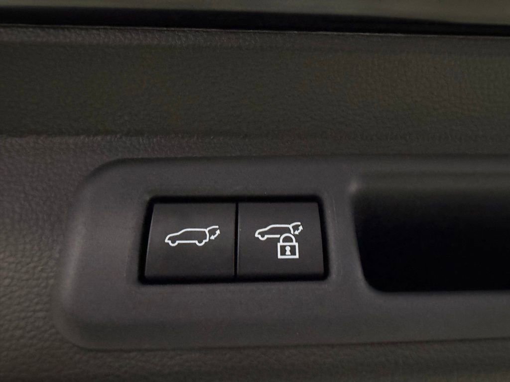 Used 2025 Toyota Sequoia Platinum image 29