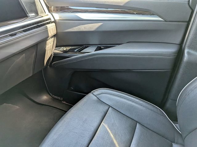 Used 2025 Cadillac Escalade Premium Luxury AWD/4WD image 19