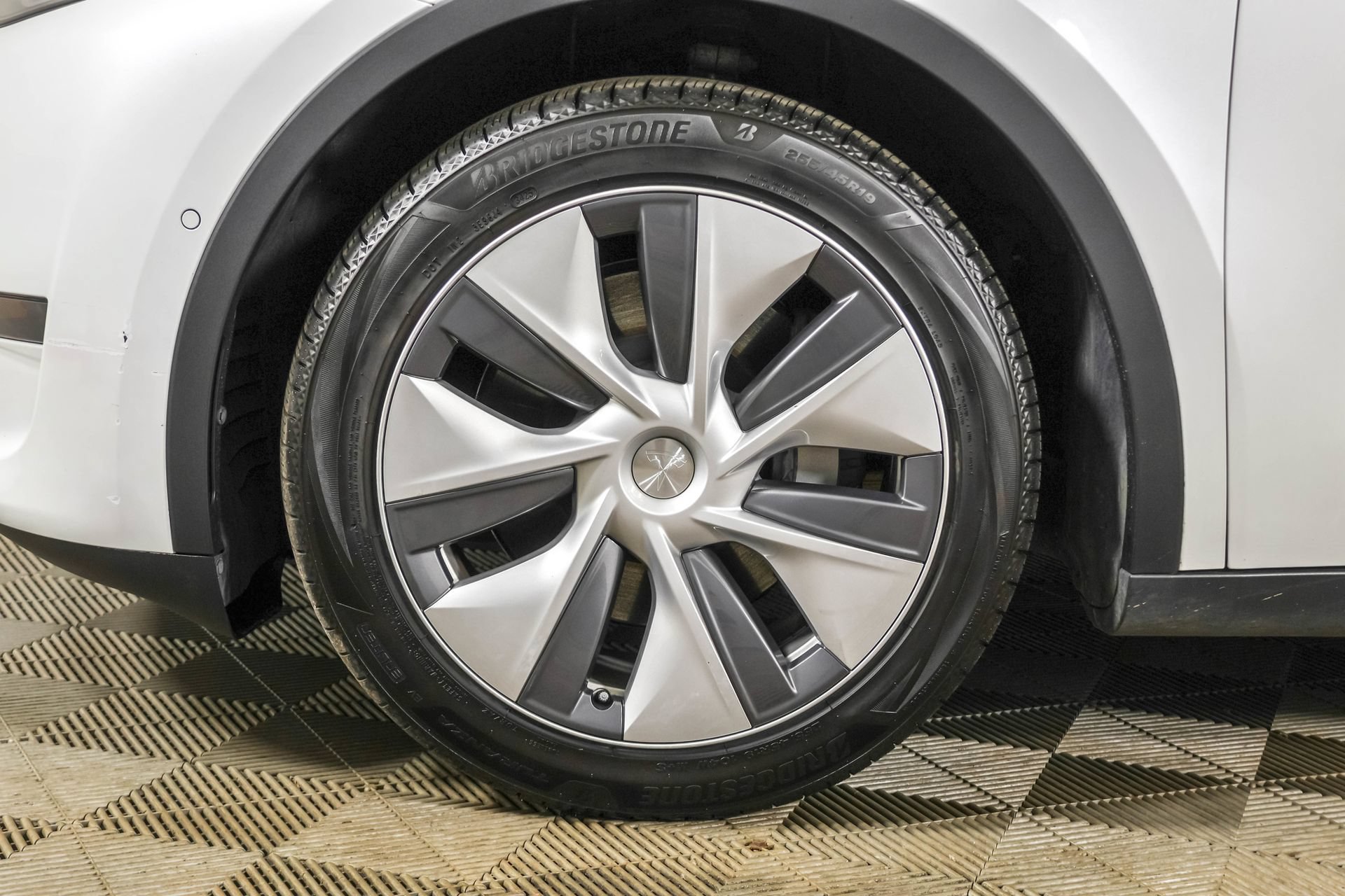 Used 2022 Tesla Model Y Long Range AWD/4WD image 19