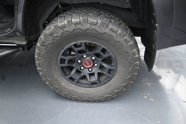Used 2022 Toyota 4Runner TRD Off-Road Premium w/ Moonroof Package AWD/4WD image 24