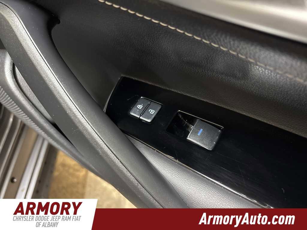 Used 2022 Toyota Corolla SE image 32