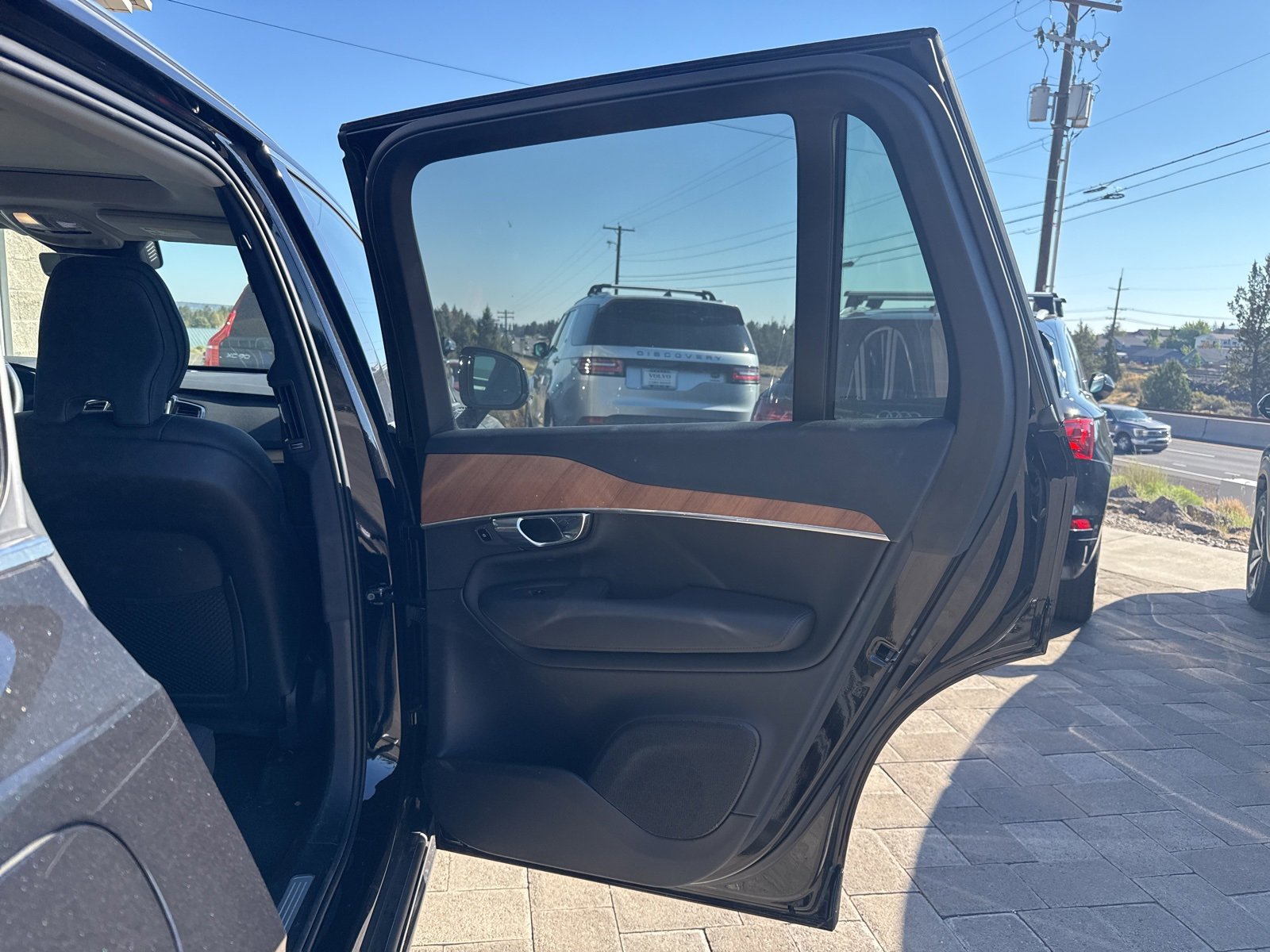 Used 2025 Volvo XC90 B6 Plus image 12