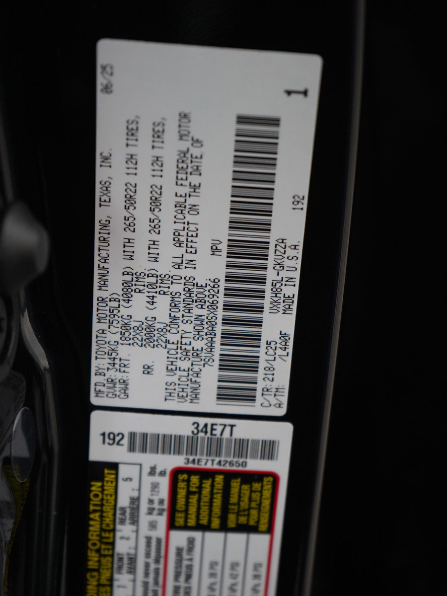 Used 2025 Toyota Sequoia Capstone image 35