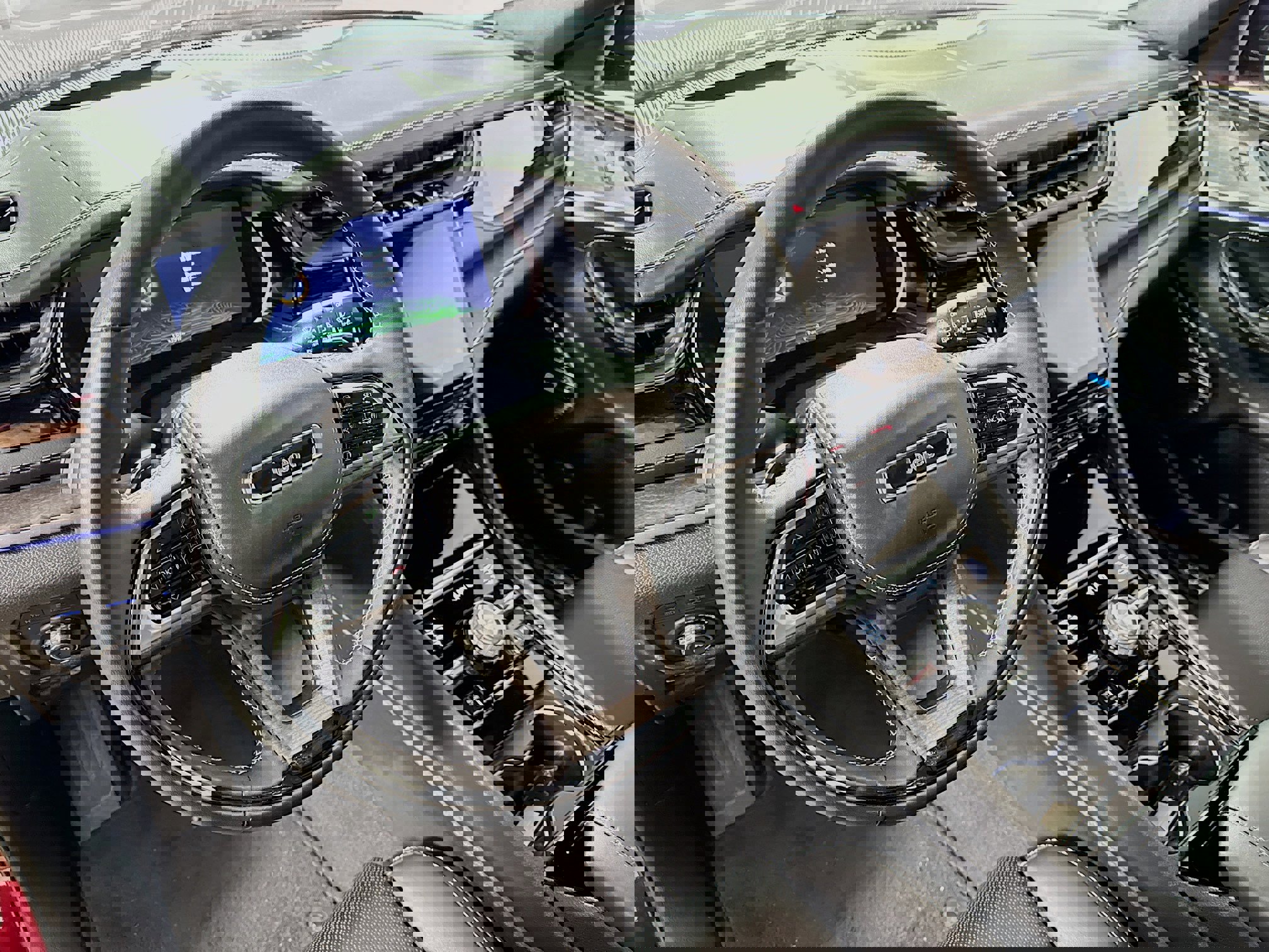 Used 2023 Jeep Grand Cherokee Overland w/ Advanced Protech Group III image 15