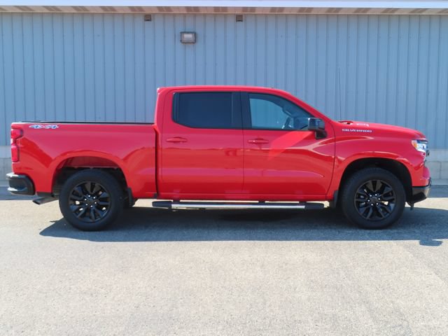 Used 2025 Chevrolet Silverado 1500 LT AWD/4WD image 2
