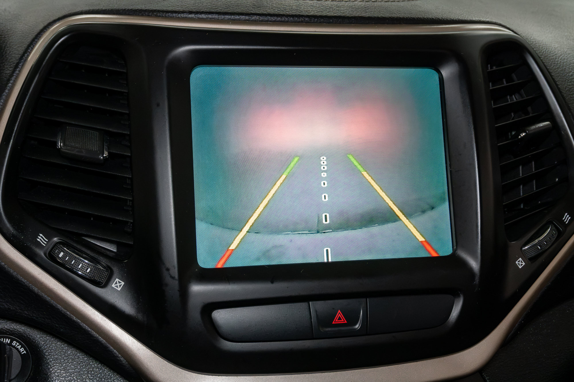 Used 2015 Jeep Cherokee Latitude w/ Cold Weather Group AWD/4WD image 18