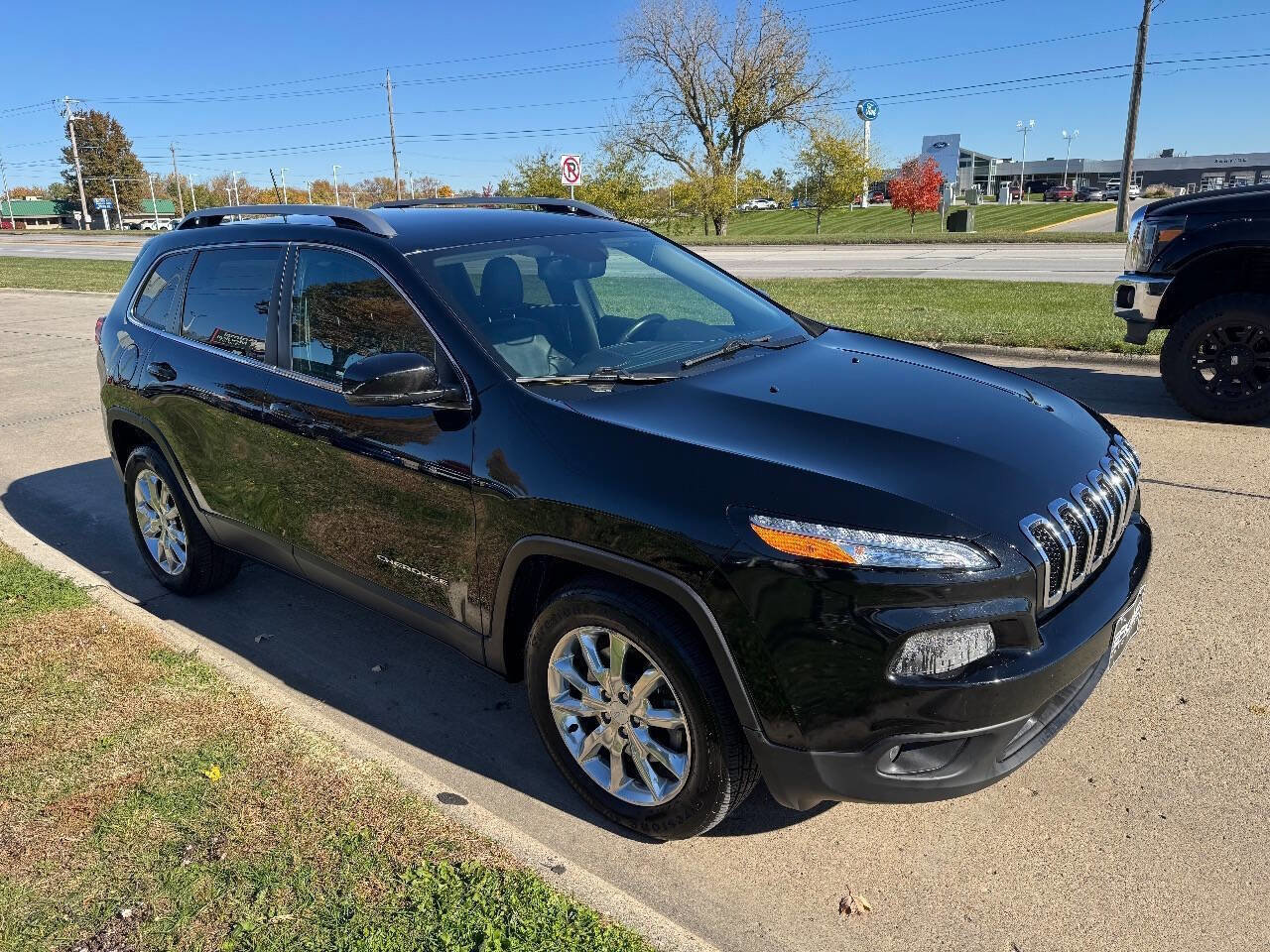Used 2017 Jeep Cherokee Limited image 7