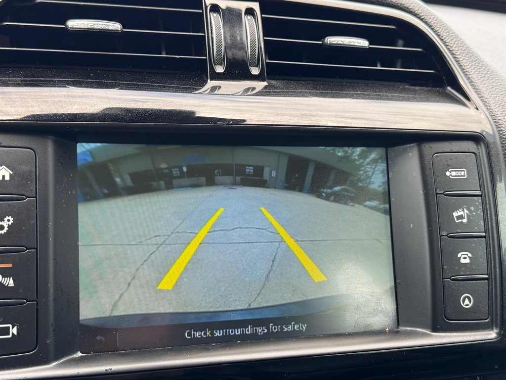 Used 2018 Jaguar XE Premium image 8