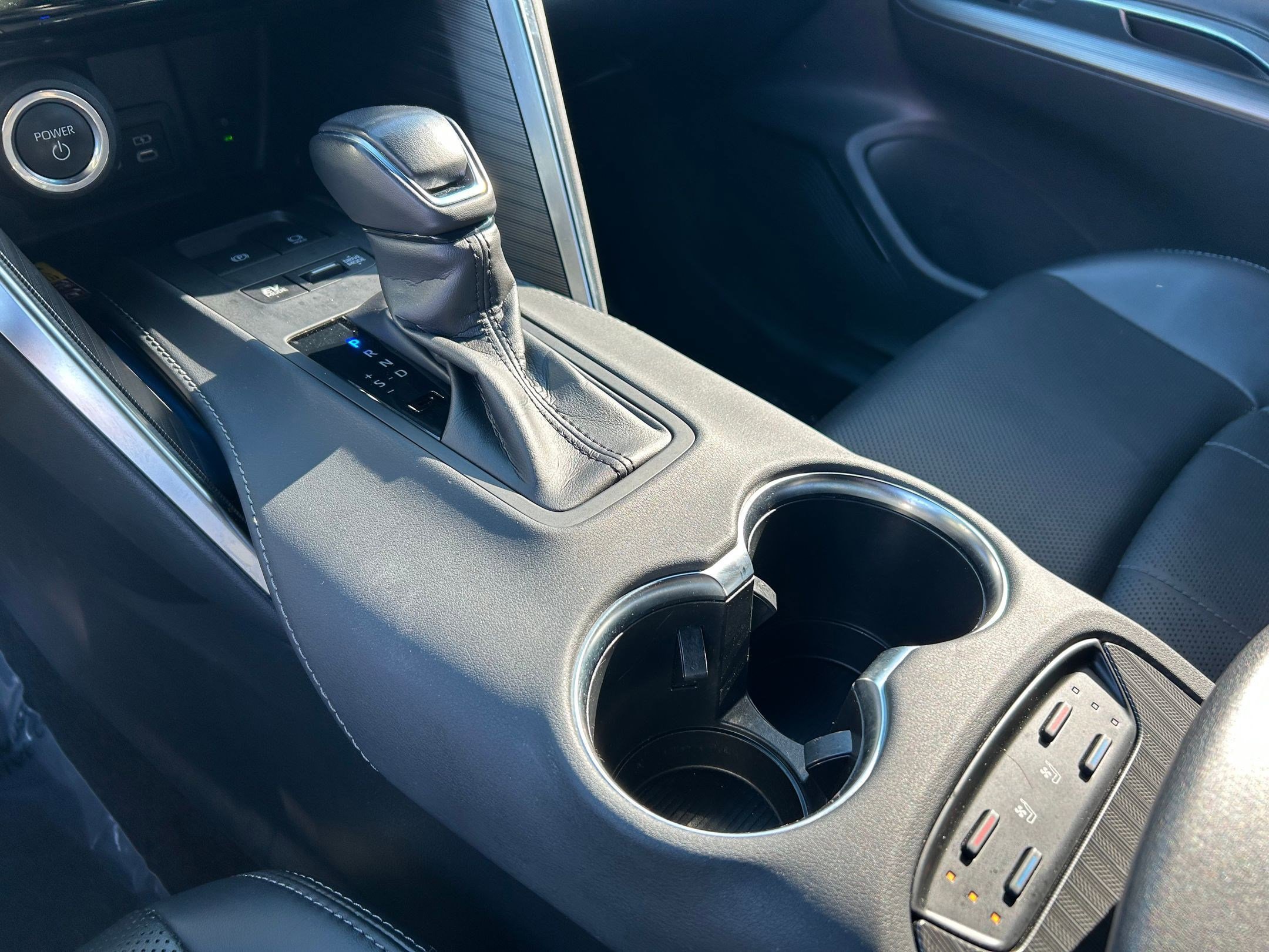 Used 2024 Toyota Venza Limited image 18