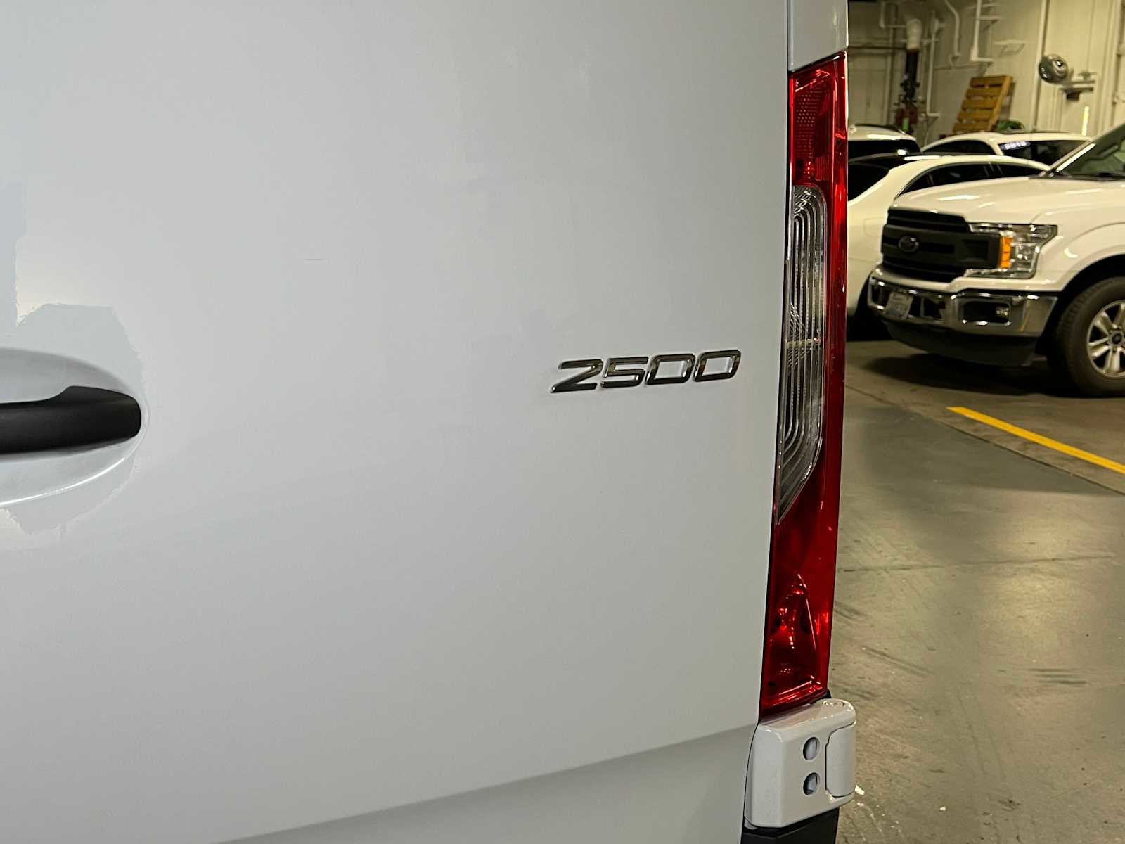 Used 2025 Mercedes-Benz Sprinter 2500 image 15