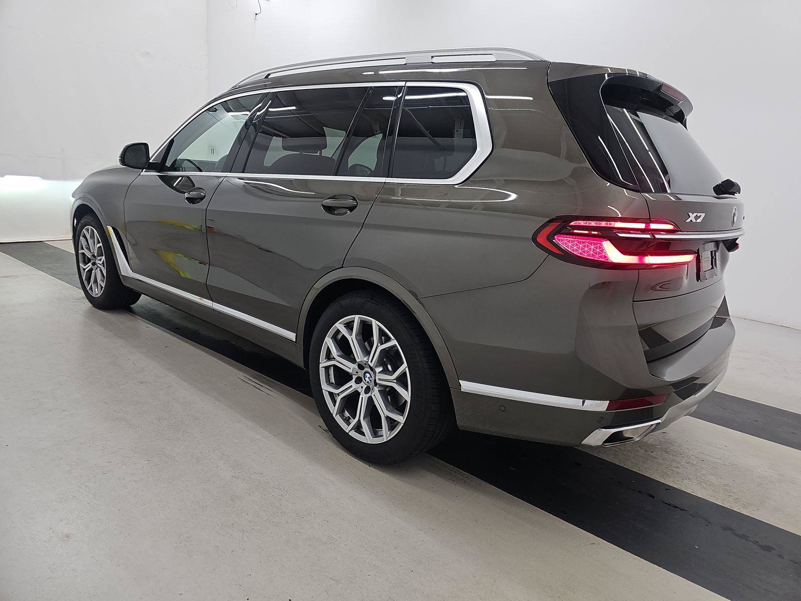 Used 2026 BMW X7 xDrive40i AWD/4WD image 4