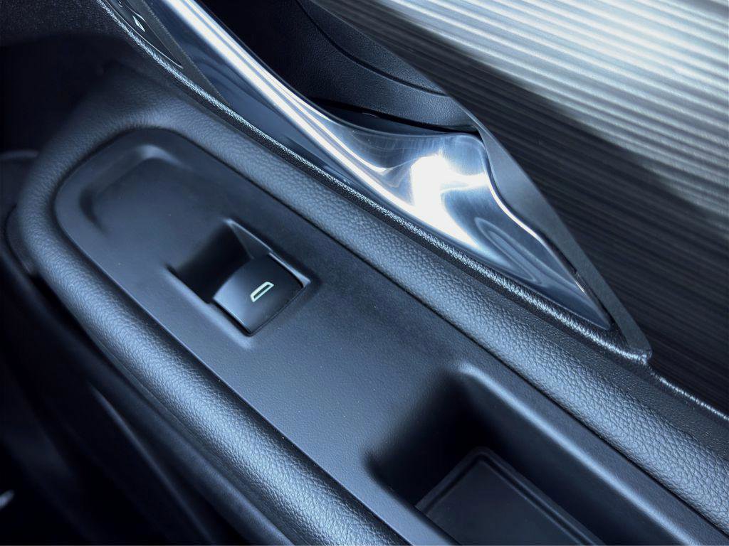 Used 2024 GMC Terrain SLE image 15