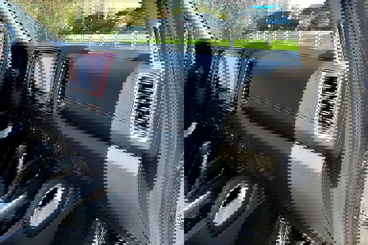 Used 2023 Nissan Frontier SV w/ Technology Package image 18