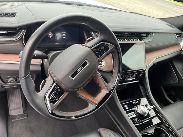 Used 2025 Jeep Grand Cherokee Summit AWD/4WD image 10