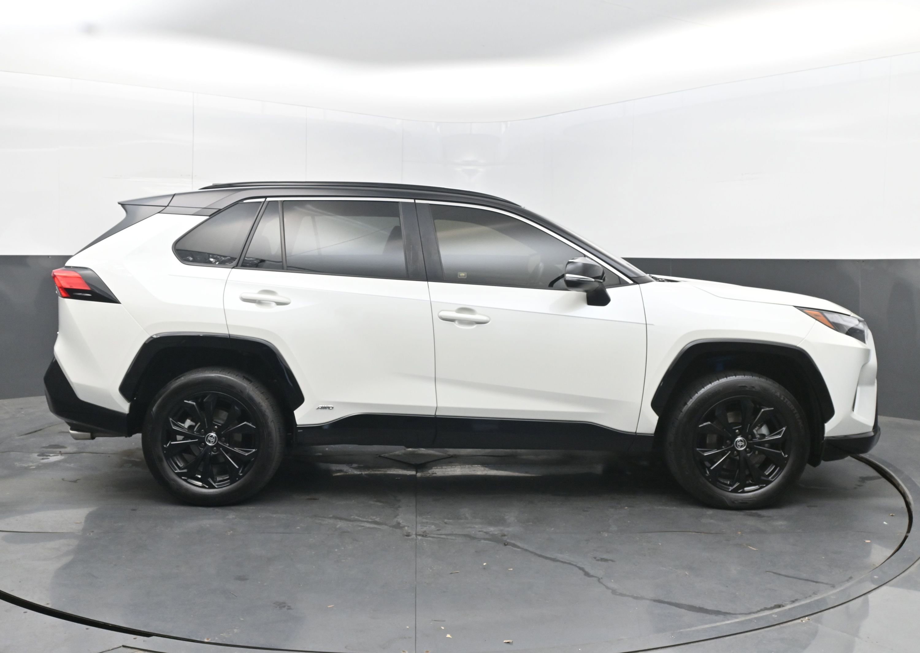 Used 2022 Toyota RAV4 XSE image 10