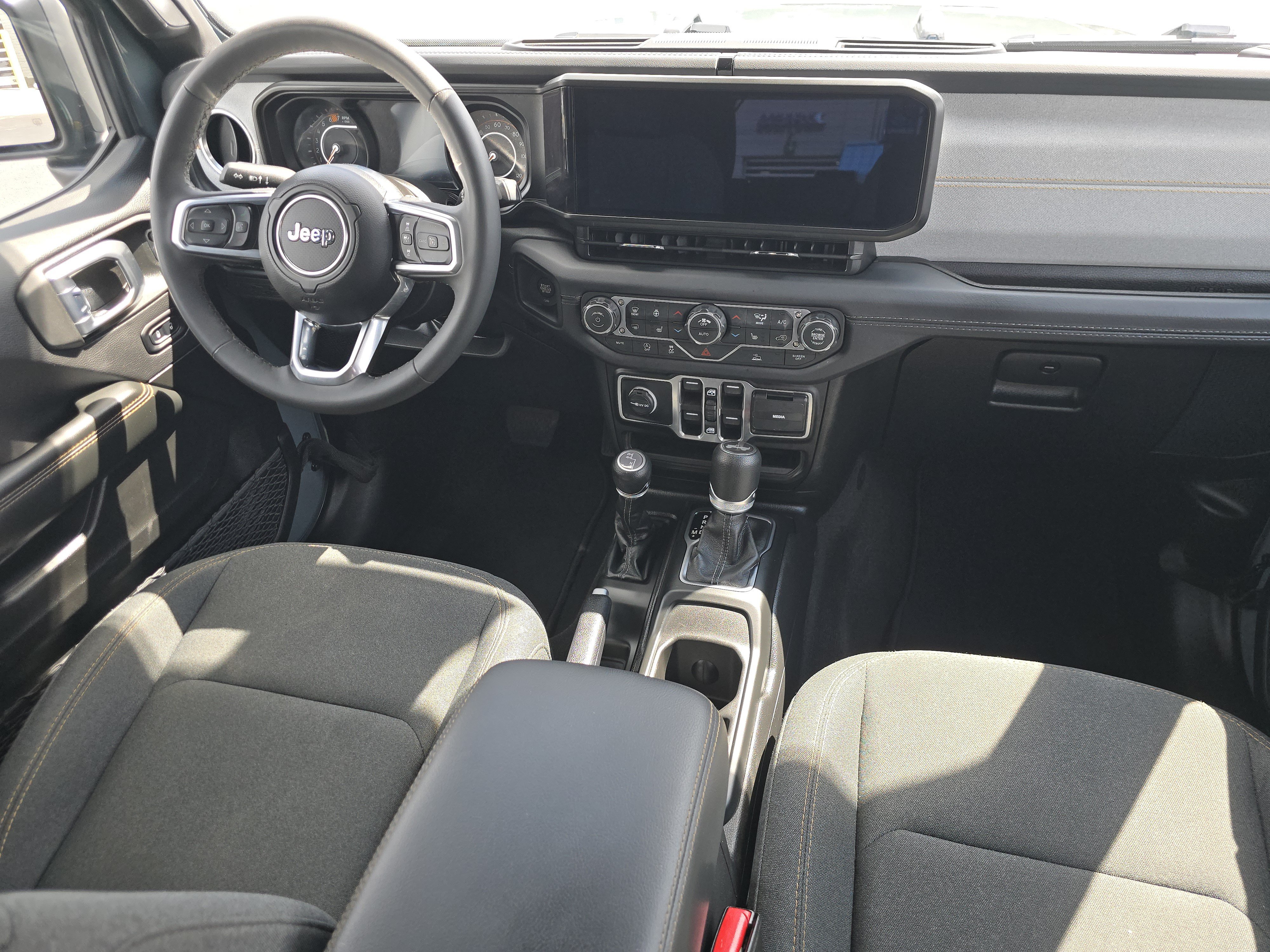 Used 2026 Jeep Wrangler Unlimited Sahara AWD/4WD image 20