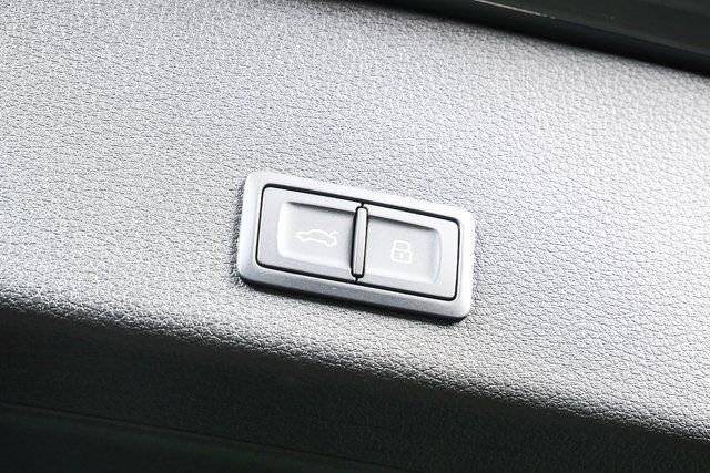 Certified 2024 Audi Q8 e-tron Prestige image 30