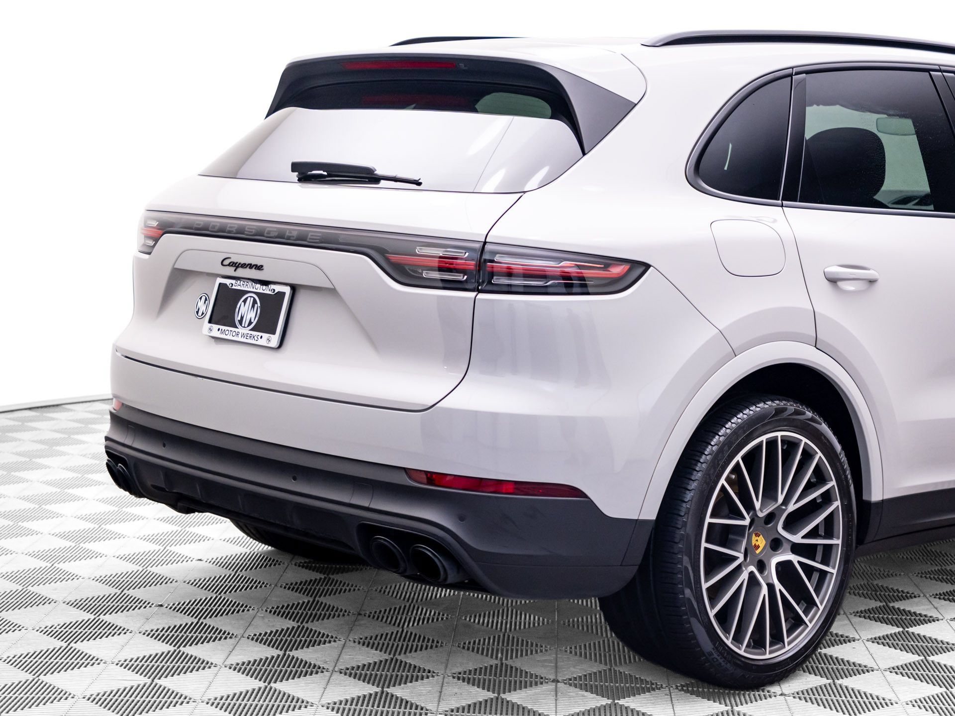 Certified 2023 Porsche Cayenne AWD/4WD image 30