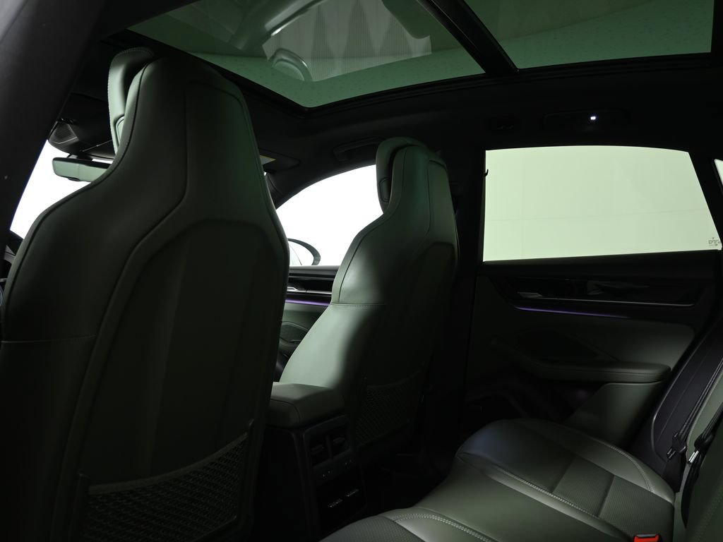 Used 2025 Porsche Macan 4S Electric AWD/4WD image 35