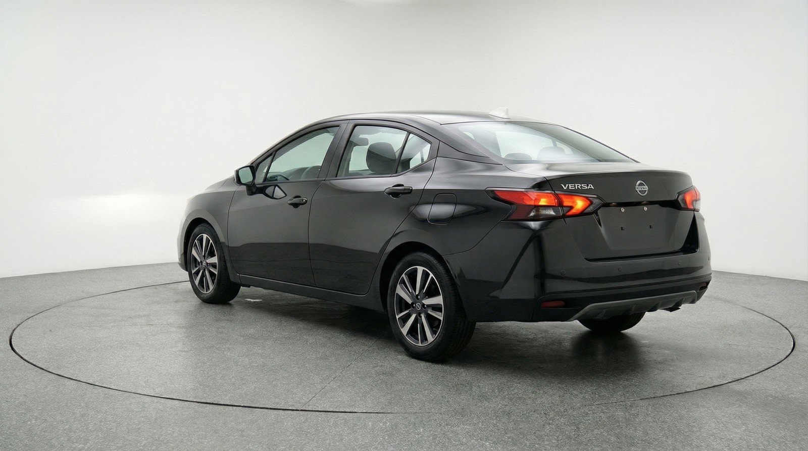 Used 2025 Nissan Versa SV image 6