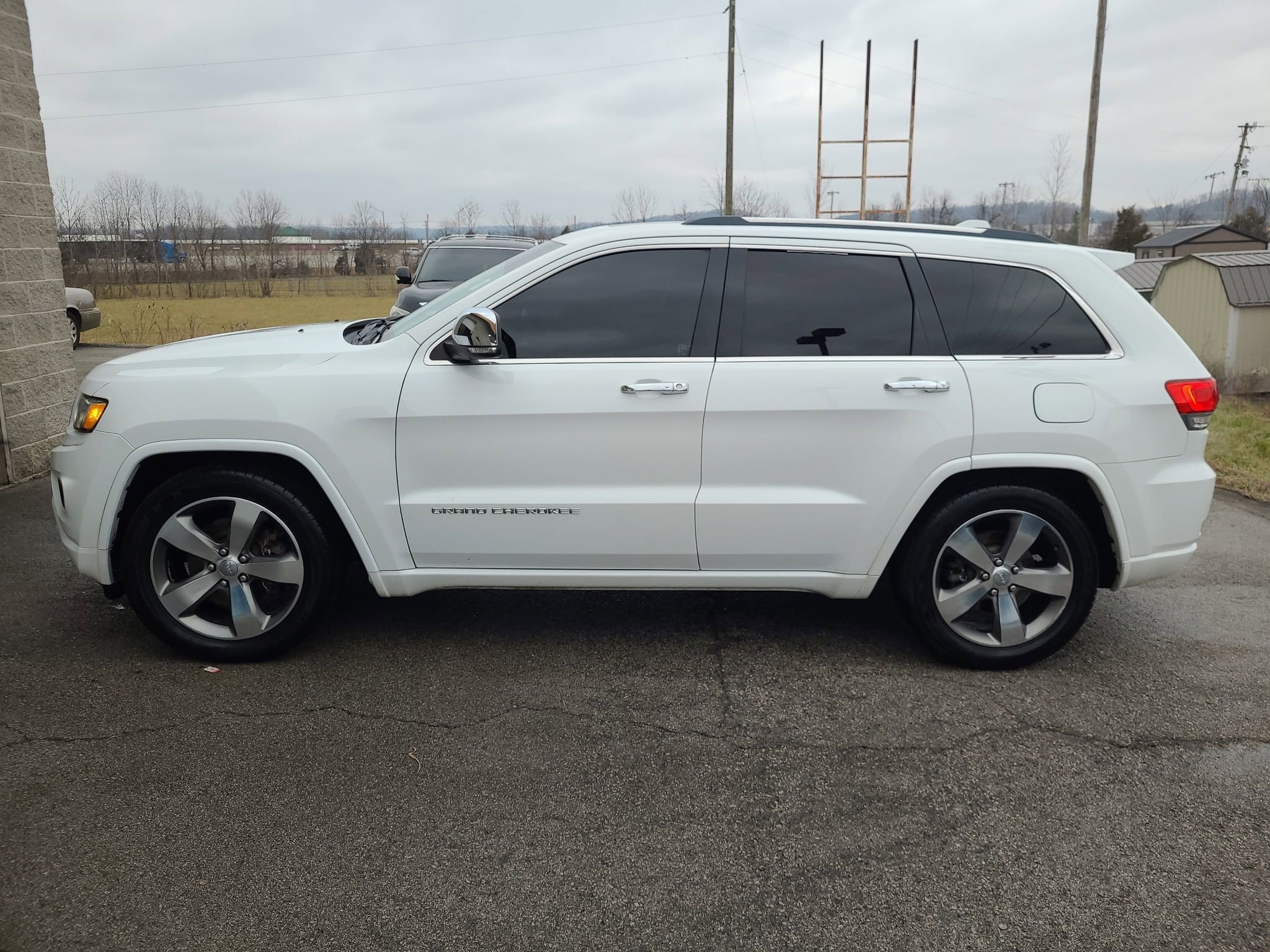Used 2015 Jeep Grand Cherokee Overland w/ Advanced Technology Group image 6