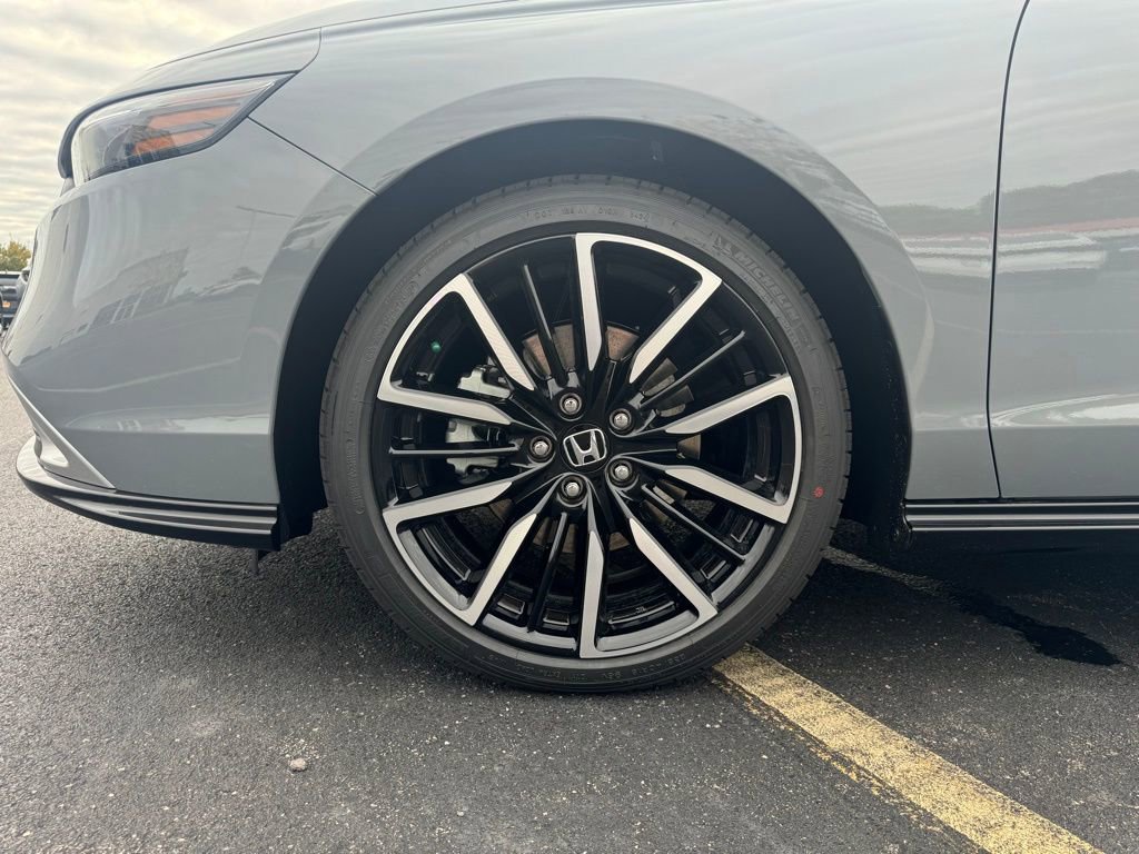 Used 2024 Honda Accord Touring image 5